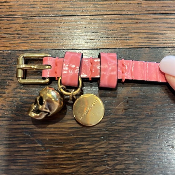 Alexander McQueen pink crocodile wrap bracelets. - Picture 2 of 10